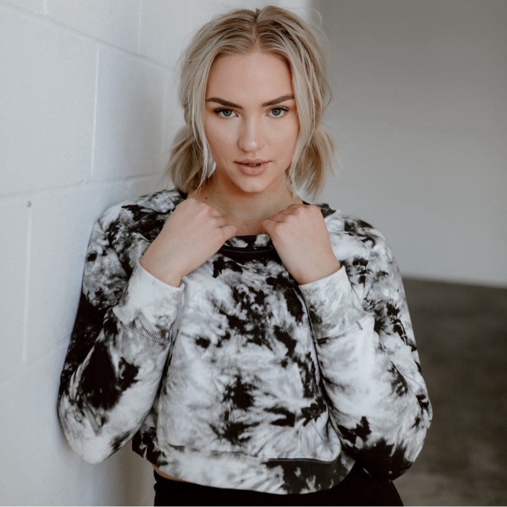 Balance Athletica- crop sweatshirt